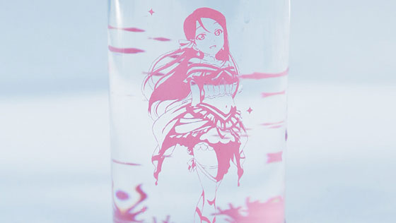 水を入れると小さなAQUARIUMに!