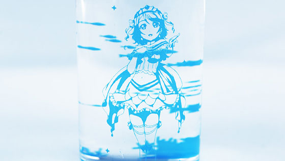 水を入れると小さなAQUARIUMに!