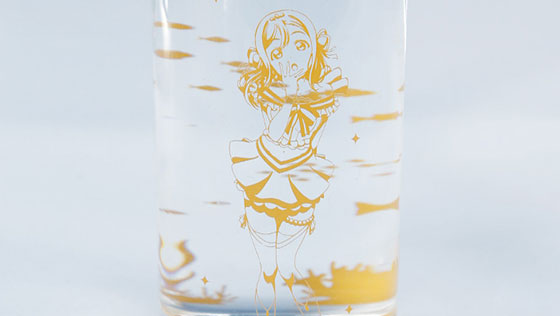 水を入れると小さなAQUARIUMに!