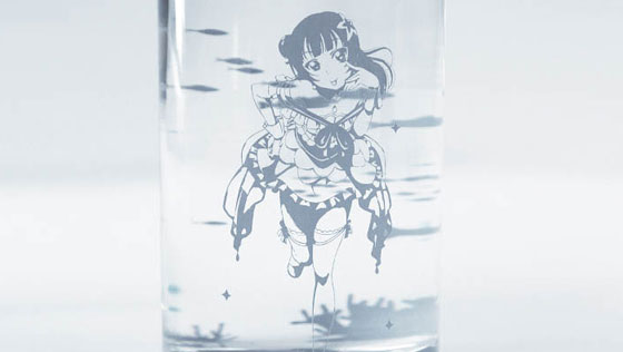 水を入れると小さなAQUARIUMに!