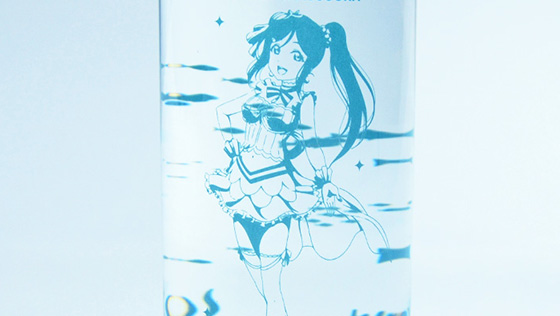 水を入れると小さなAQUARIUMに!