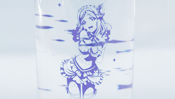 水を入れると小さなAQUARIUMに!